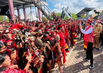 Panglima Jilah Pastikan Pasukan Merah Suku Dayak Kawal Jokowi Satu Komando