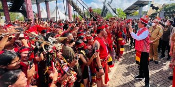 Panglima Jilah Pastikan Pasukan Merah Suku Dayak Kawal Jokowi Satu Komando