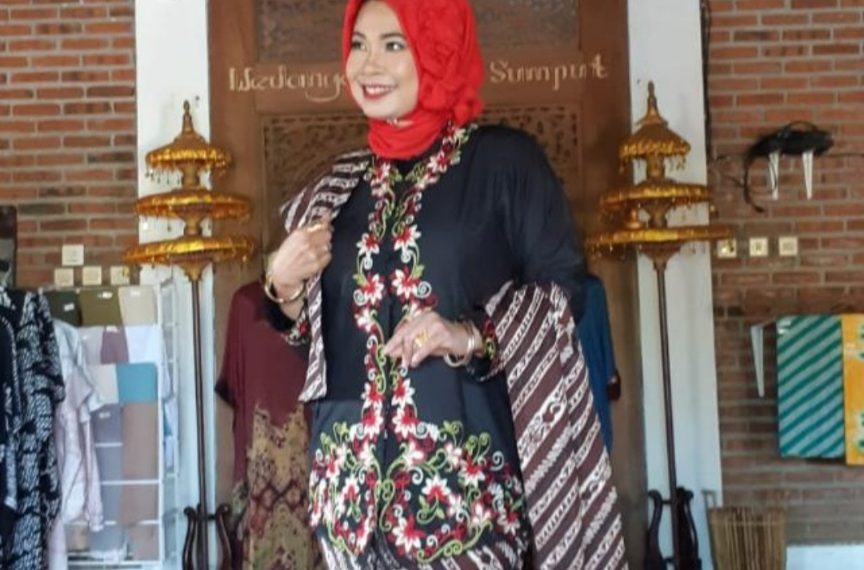 Master Christine Wu Ajak Perempuan Berkebaya