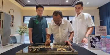 Wawali Surabaya Armuji Resmikan Broadway Barbershop Kris Kencana