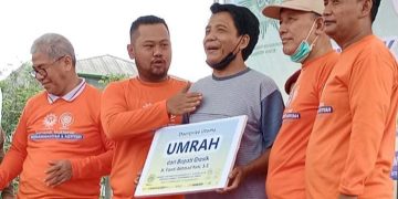 Berhadiah Umrah, Ribuan Warga Gresik Lebur dalam Jalan Sehat Semarak Muktamar 48 Muhammadiyah dan Aisyiyah