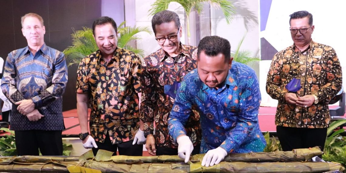 Apresiasi Rekor MURI Pepes Bandeng 1,4 Km, Bupati Gresik: Bandeng Gresik Siap Mendunia