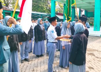 Kepala Madrasah Aliyah NU Pimpin Langsung Pelantikan Pengurus OSIS 2022-2023