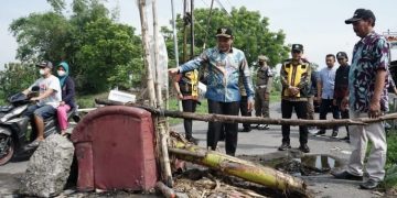 Wakil Bupati Tegaskan Jembatan Rusak Desa Prasung Segera Diperbaiki
