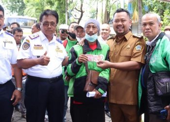 Pemkab Gresik Berikan Bansos, Voucher BBM, hingga Subsidi Tiket Kapal kepada Insan Transportasi