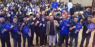 Hadiri HUT ke-11 Nasdem, Bupati Gresik kembali Bagi-bagi Motor dan Ajak Menangkan Amelia Anwar