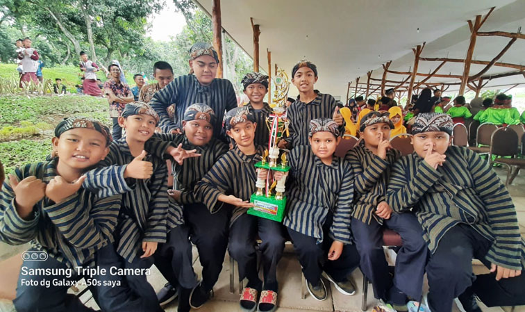 SD Maarif Jogosari Pandaan Juara I Syi’iran Blug Geblug