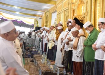 Para Habaib dan Ribuan Jamaah Majelis Dzikir Al Khidmah Doakan Sidoarjo Terhindari Bencana