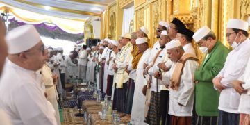 Para Habaib dan Ribuan Jamaah Majelis Dzikir Al Khidmah Doakan Sidoarjo Terhindari Bencana