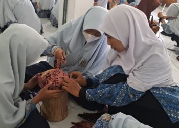 SMP IT Insan Kamil Uri-uri Budaya Jawi Angkat Kearifan Lokal Lestarikan Udeng Pacul Gowang