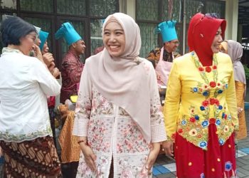 Ning Sasha Buka Lomba Masak Nasi Goreng Bapak-bapak Pegawai Dinkes