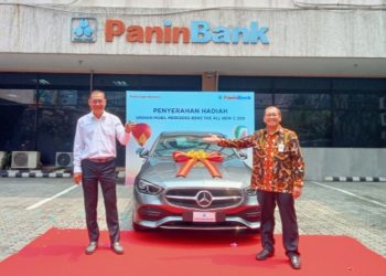 Nasabah PaninBank Surabaya Menangkan Hadiah Panin Super Bonanza Mercedes-Benz The All New C 200