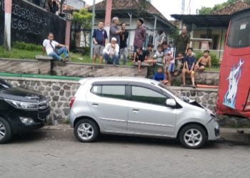 Enam Pelajar Tergencet Mobil Saat Berziarah ke Makam Sunan Giri, 1 Tewas