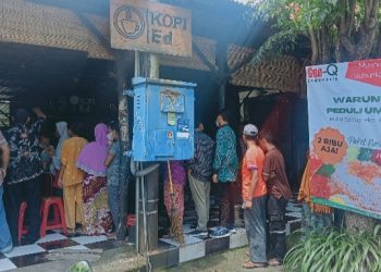 Makan Kenyang dan Nikmat Cuma Rp 2.000 di  Warung Peduli Umat