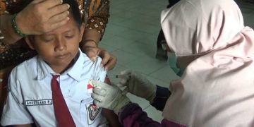 Ratusan Siswa SDN Pagerwojo Disuntik Vaksin HPV dan Vaksin Divteri