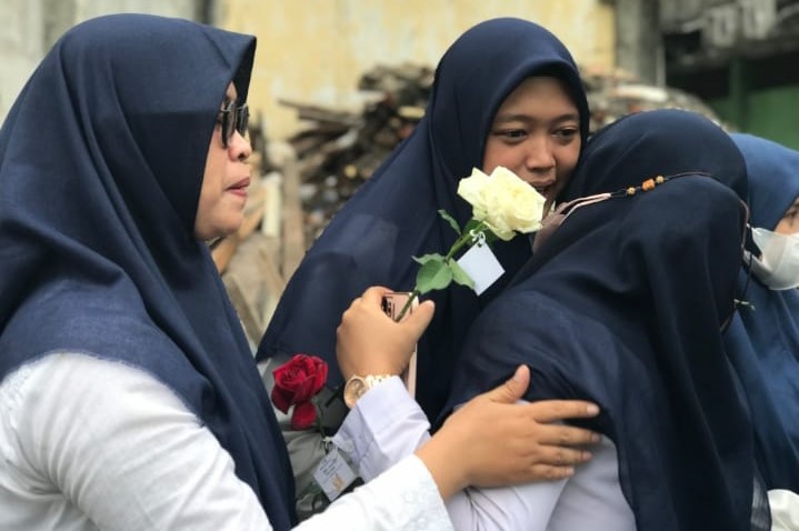 Tangis Haru Mewarnai Peringatan HGN di SMP dan SMA Islam Parlaungan