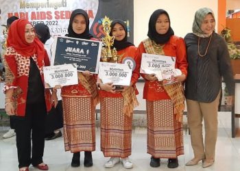 SMA Ulul Albab dan SMAHATMA Juara Lomba Cerdas Cermat Peringatan Hari AIDs se Dunia