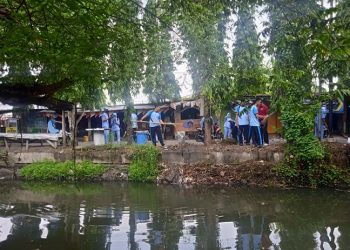 Prihatin dengan Kondisi Sungai Sekitarnya, Siswa SMK Senopati Sedati Turun Tangan