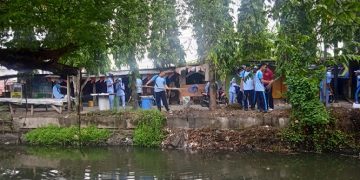 Prihatin dengan Kondisi Sungai Sekitarnya, Siswa SMK Senopati Sedati Turun Tangan