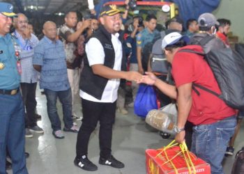 Setelah 9 Hari Tertunda, Warga Bawean Akhirnya Bisa Pulang dengan Aman