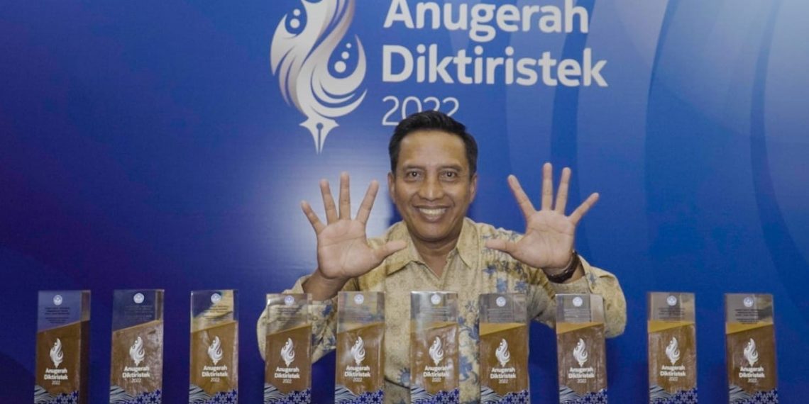 Luar Biasa, Unesa Borong 10 Medali Sekaligus dalam Anugerah Diktiristek 2022