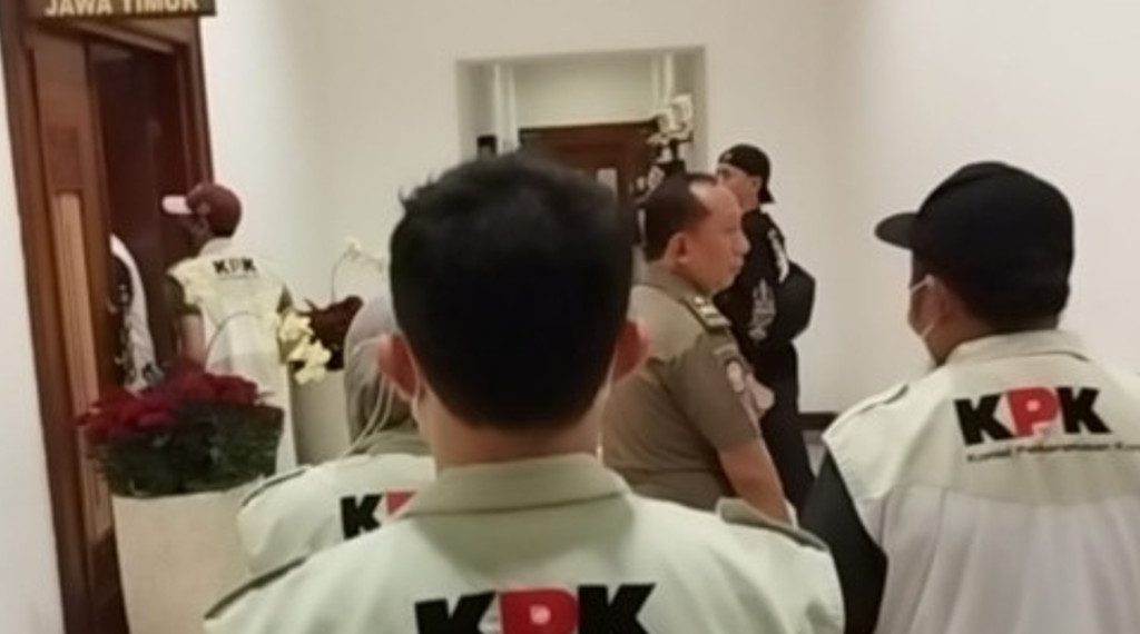 Buntut OTT Wakil Ketua DPRD Jatim, KPK Geledah Ruang Gubernur, Wakil Gubernur, dan Sekdaprov Jatim