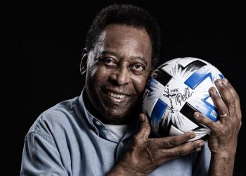 Sang Legenda Sepak Bola Dunia Pele Meninggal