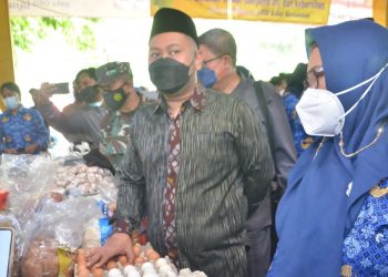 Cek Harga Bahan Pokok Jelang Nataru, Bupati-Wabup Sidak Pasar