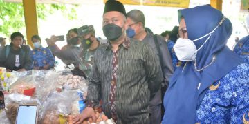 Cek Harga Bahan Pokok Jelang Nataru, Bupati-Wabup Sidak Pasar