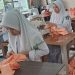 Keterampilan Menjahit Siswa SMK YMP 11 Bisa 30 Baju Seragam Sehari