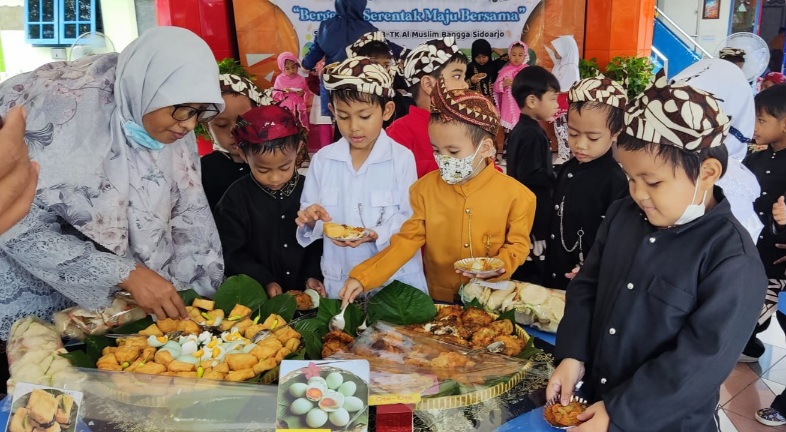 Peringati Harjasda ke 164 KB-TK Al Muslim Kenalkan Kearifan Lokal