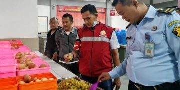 Plt Kalapas Narkotika Kelas IIA Pamekasan Cek Mamin untuk WBP