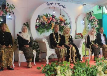 SMA YPM 2 Sukodono Lestarikan Budaya dengan Pagelaran Kemanten Adat Jawa