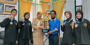Tim Pencak Silat SMK Negeri 2 Buduran Berhasil Memboyong Piala Kemenpora