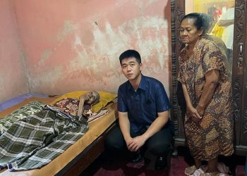 Advokat Muda Billy Handiwiyanto Beri Bantuan Warga Miskin Terkena Stroke