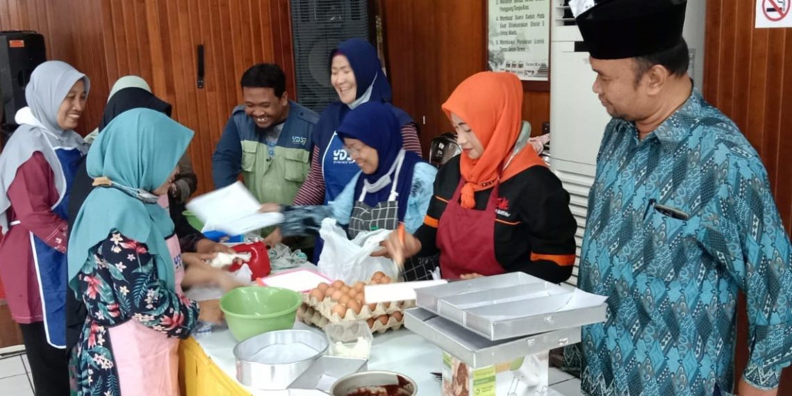 Masjid Agung – YDSF Berdayakan Para Janda lewat Program Keterampilan Bikin Aneka Kue dan Masakan