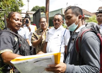 Mediasi Jalan Akses Kampung , Wawali Armuji Ajak Kedepankan Musyawarah