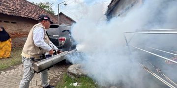 Lima Warga Sumokali Terserang DBD, BHS dan BHS Peduli Gelar Fogging Gratis