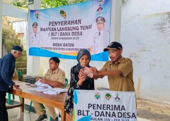 Warga Desa Batok Mulai Terima BLT 2023