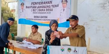 Warga Desa Batok Mulai Terima BLT 2023