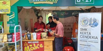 SMK Takia Fasilitasi Siswanya Gelar Stan Wirausaha di Bazar Satu Abad NU