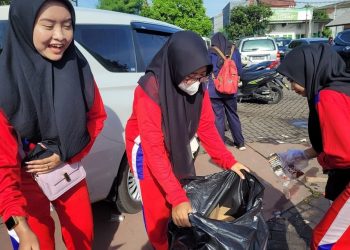 SMK Antartika 2 Terjunkan 1.500 Pasukan Semut dan Berbagi 6.500 Nasi Bungkus