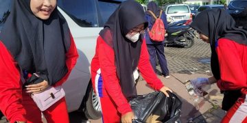 SMK Antartika 2 Terjunkan 1.500 Pasukan Semut dan Berbagi 6.500 Nasi Bungkus