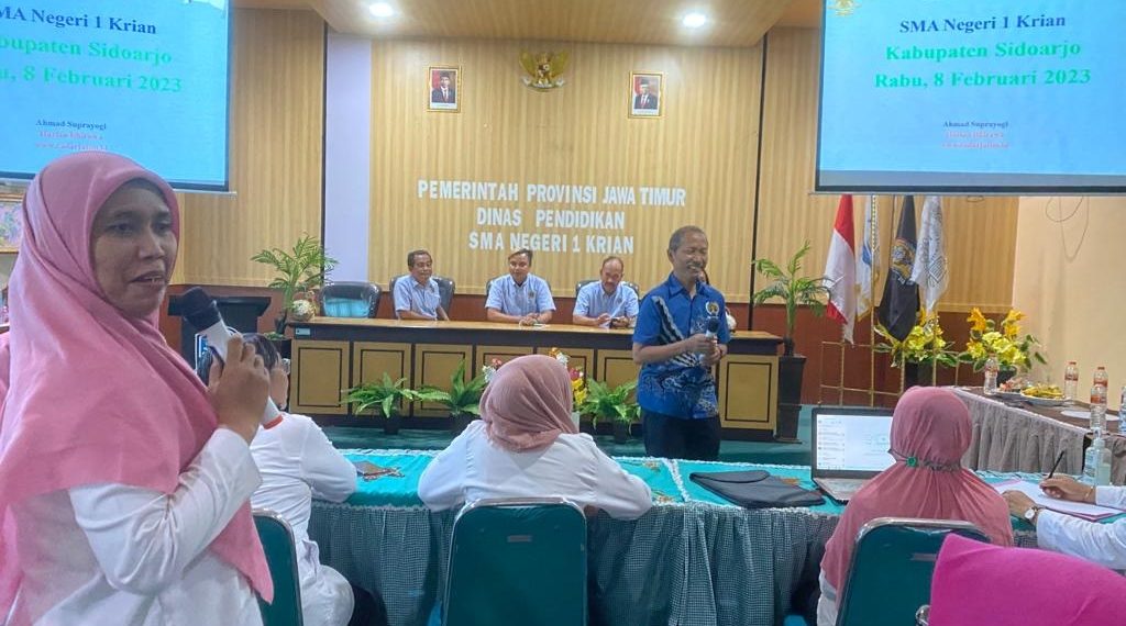 Tingkatkan Literasi, SMA Negeri 1 Krian Belajar Jurnalistik Bareng PWI Sidoarjo
