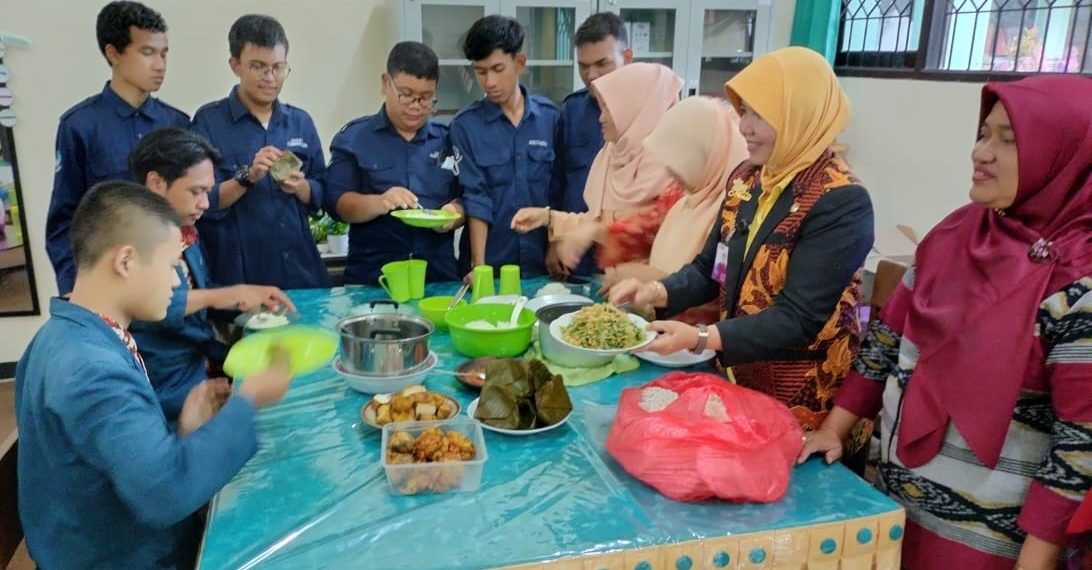 SMK Negeri 2 Buduran Fasilitasi Cooking Class Peserta Didik Bekebutuhan Khusus