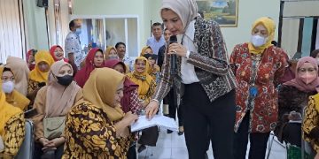 Arzeti Bilbina Ajak Perempuan Sidoarjo Mencegah Terjadinya Pernikahan Dini