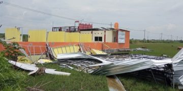 Diterjang Puting Beliung, Pujasera BUMDes Glagaharum Porak-poranda