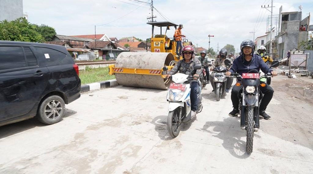 Bupati Pastikan  Proyek Frontage Road Ruas Delta Sari-Lingkar Timur Selesai Maret 2023