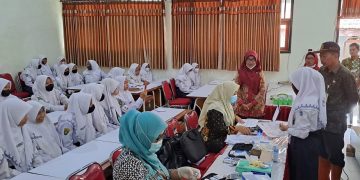 Meskipun Tergenang Air Pembelajaran di SMPN 2 Tanggulangin Tetap Berlangsung