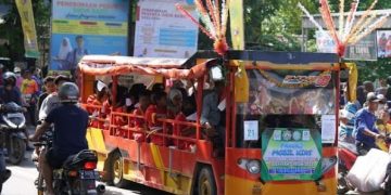 Semarak Pawai Musyda XI Muhammadiyah – Aisyiyah Gresik, Mobil Dihias Sayur, Pisang hingga Padi